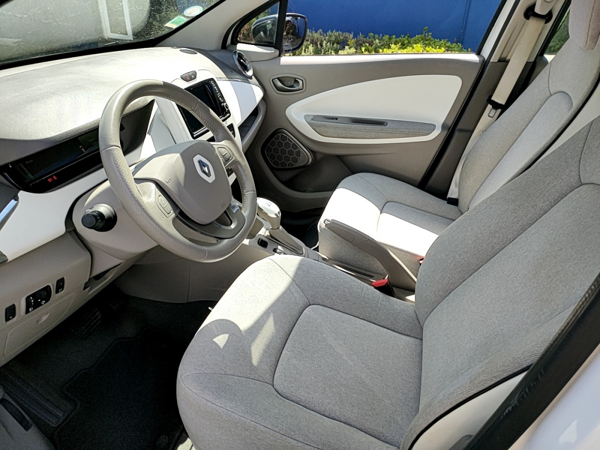 Image véhicule Renault ZOE (15) Image véhicule Renault ZOE (15)