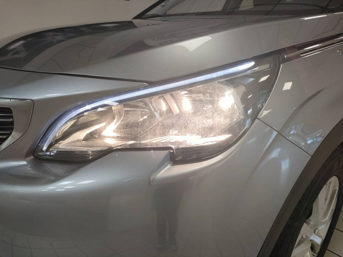 Image véhicule  Peugeot 5008 (2) (18)