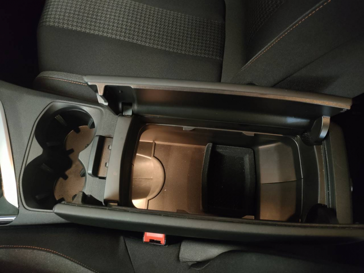 Image véhicule  Peugeot 5008 (2) (11)