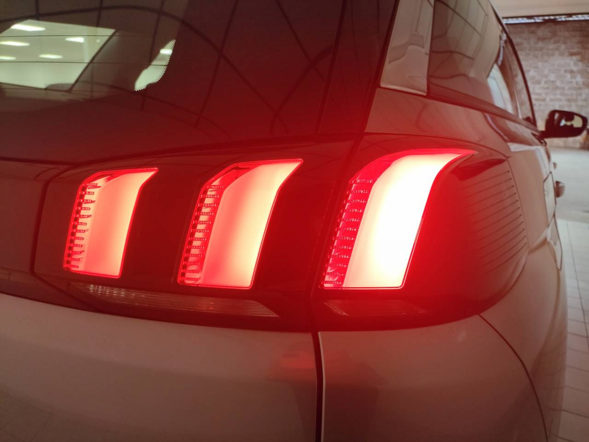 Image véhicule  Peugeot 5008 (2) (19)