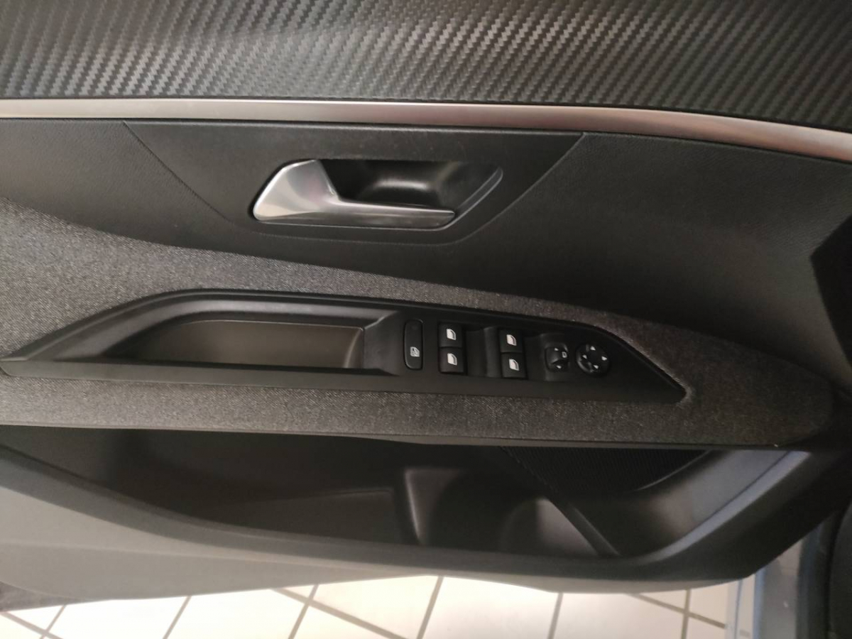 Image véhicule  Peugeot 5008 (2) (8)